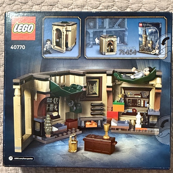 LEGO Harry Potter Room of Requirement Set - Picture 2 of 3